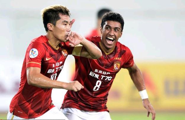 吓人，一巴拉圭球员在侏儒美洲杯头部着地后当场失去意识