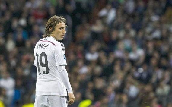 末节被弃用！周琦高效砍两双，杀伤力十足无奈罚球一般