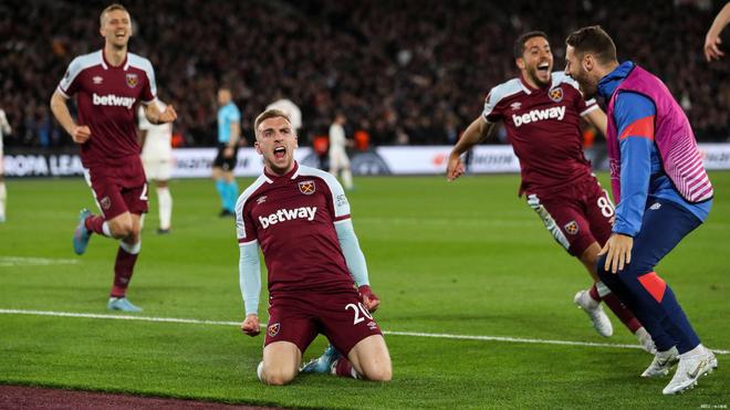 此前连续缺席4场！雄鹿官方：字母哥今日对阵尼克斯迎来复出