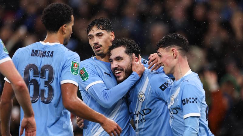 迈尼昂在加比亚社媒动态下留言，后者回复：请续约