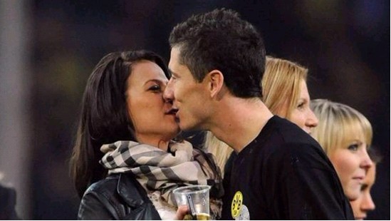 波兰主帅：即使踢得丑陋也要赢球；扎莱夫斯基染黄让我恼火