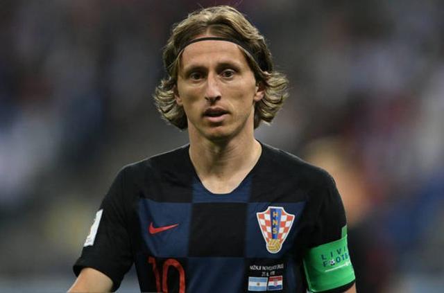 范佩西首次征召儿子进入费耶诺德比赛名单，但并未安排他出场