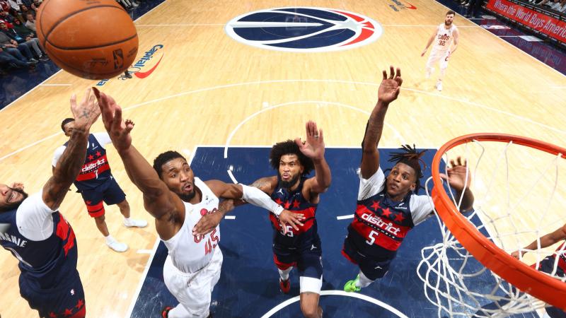 WTT香港总决赛选手城市照，王楚钦率先到达拍照地点