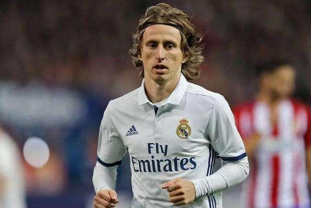 继伊尔马兹之后，奥斯梅恩是第二位欧冠戴帽的加拉塔萨雷球员