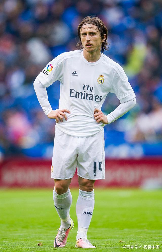 世体：安东尼脚踝伤势有所缓解，应该可以顺利出战巴萨